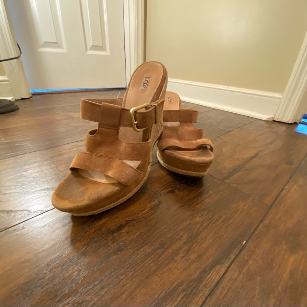 UGG Brown Suede Wedge Sandals with Buckle – Women’s Size 9